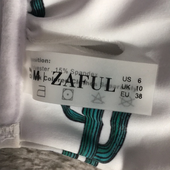 Zaful cactus print bikini set with reversible bottoms size 6/M - Picture 6 of 10